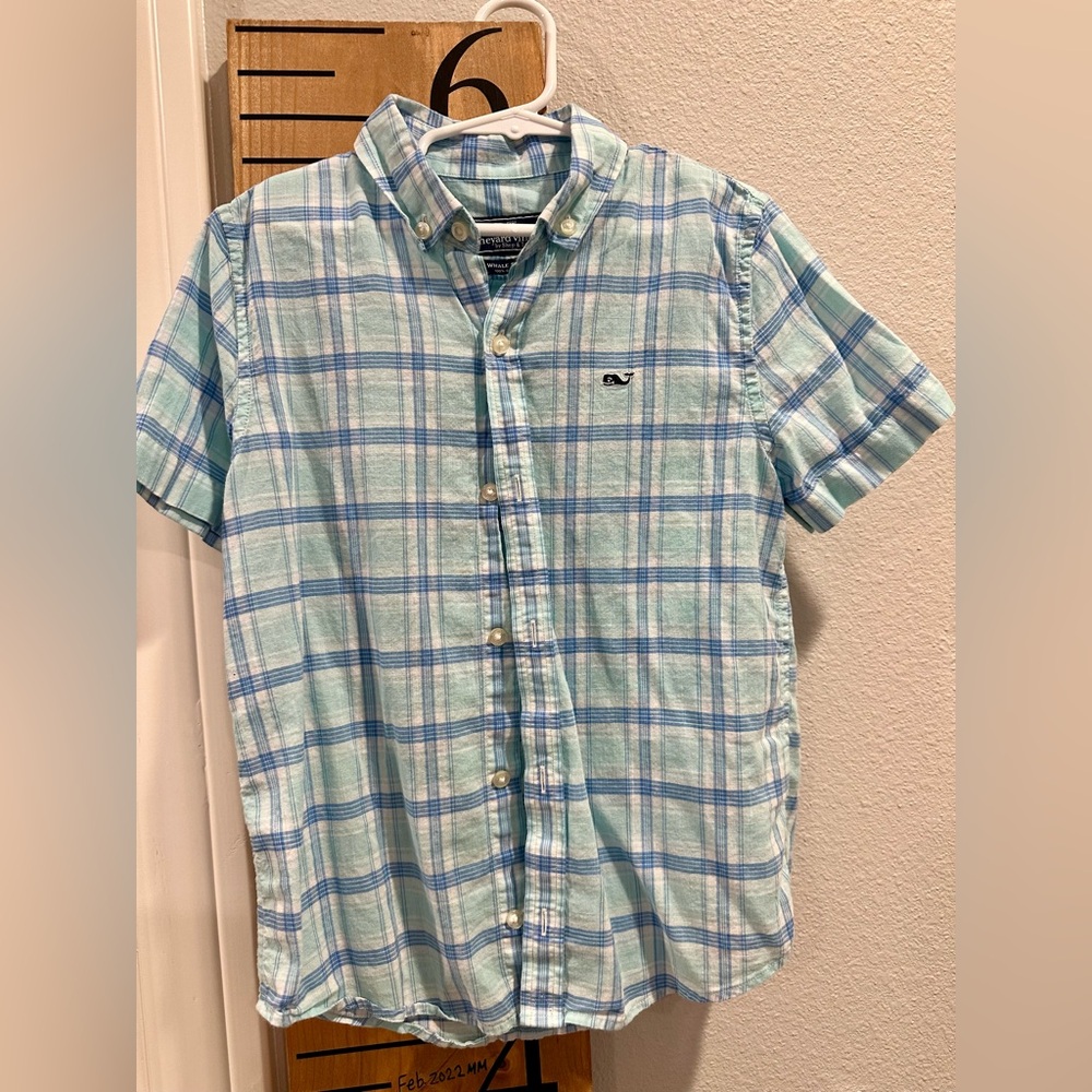 Boys Vineyard Vines Button Down. Size 7 GUC